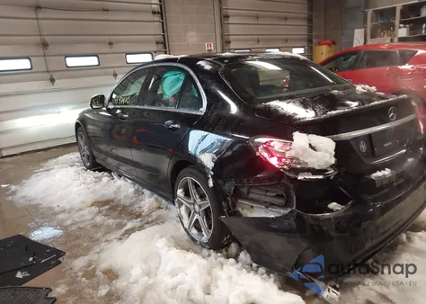 2015 Mercedes-Benz C 300 Sport 4Matic из США, поврежденный, VIN 55SWF4KB7FU022245